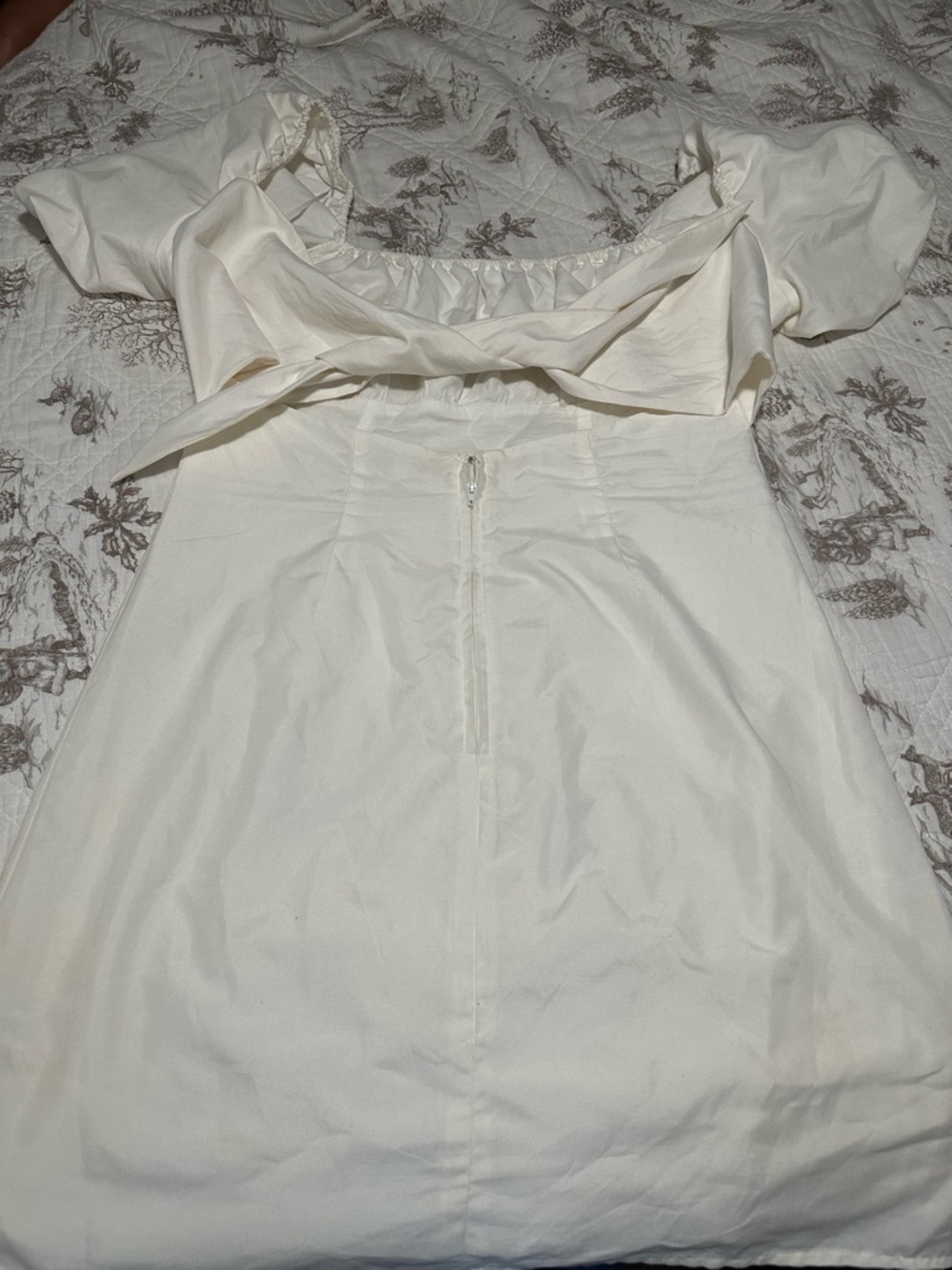 Gianni Bini Cream Puff-Sleeve Mini Dress
